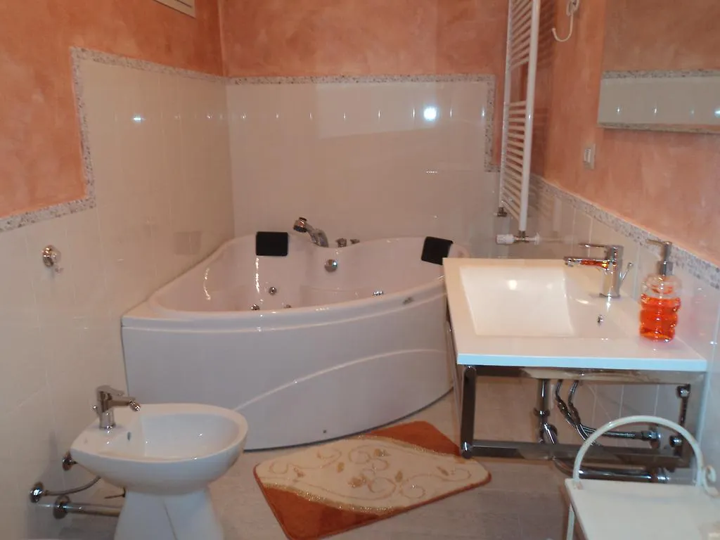 Bed & Breakfast Giardini Di Corte Bed & Breakfast Toscolano Maderno 3*,  Italy